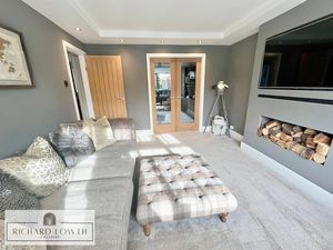 Lounge- click for photo gallery